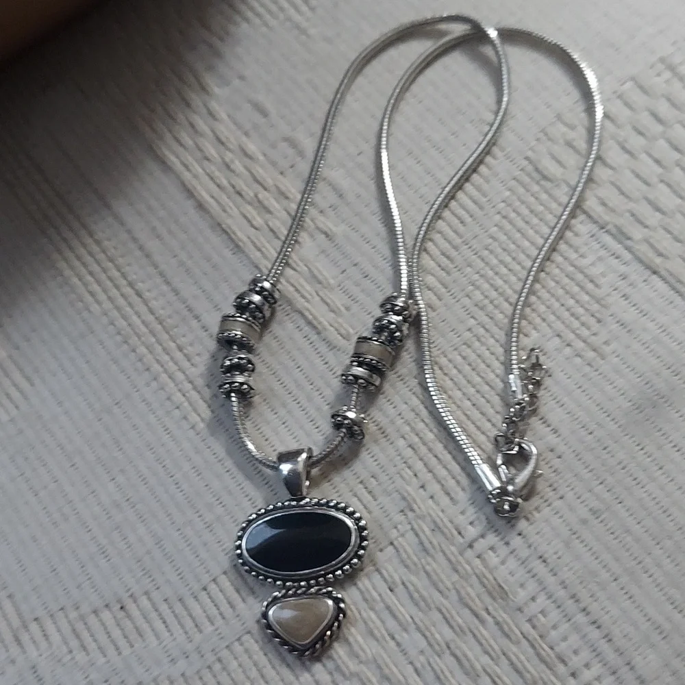 Kenneth Cole Silver Black & Grey Beaded Pendant snake Rope chain Necklace